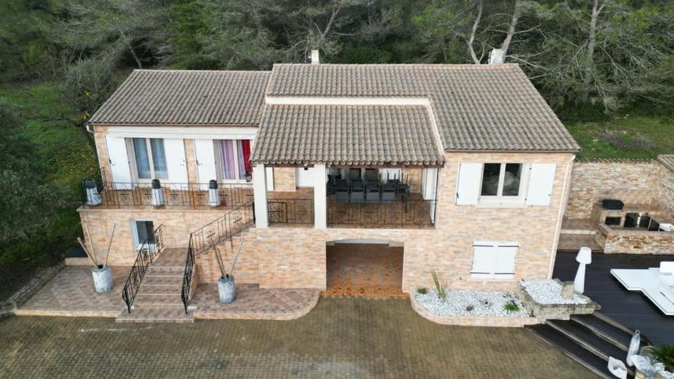 Magnifique villa au coeur de la garrigue Villa in Nimes