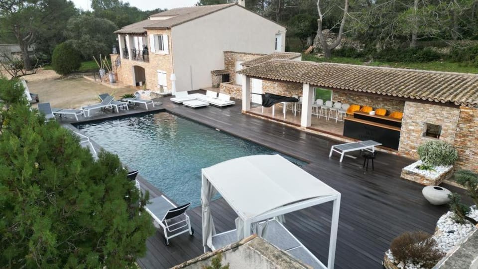 Magnifique villa au coeur de la garrigue Villa in Nimes