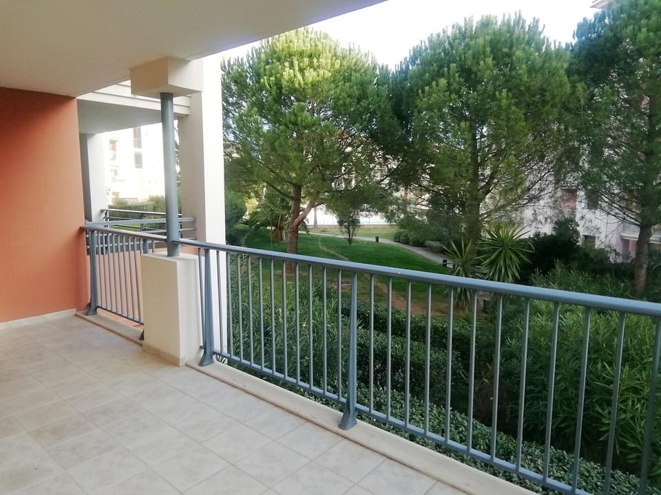 Superbe appartement dans résidence avec piscine Apartment in Fréjus