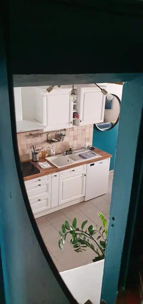 Kitchen or kitchenette, stove