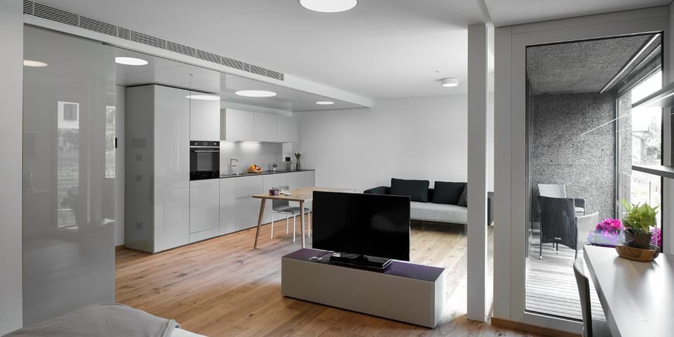 TV and multimedia, Kitchen or kitchenette, Living room, Seating area, Dining area