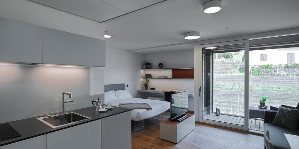 Bed, Kitchen or kitchenette, Seating area, Garden view