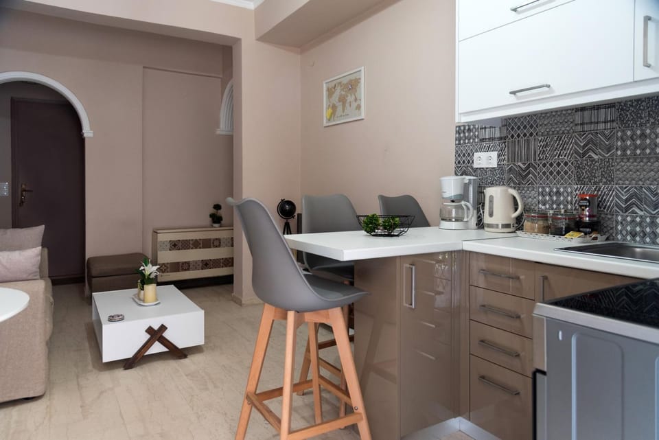 Kitchen or kitchenette, Seating area, oven