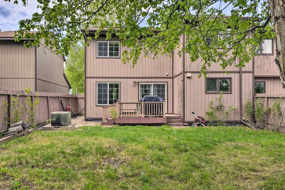 8 Mi to Dtwn Achorage! Home w/ Pet-Friendly Yard House in Anchorage