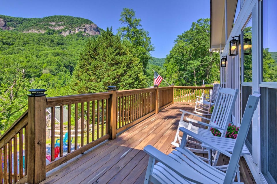 Stunning Mtn Views! Group Getaway in Chimney Rock House in Chimney Rock