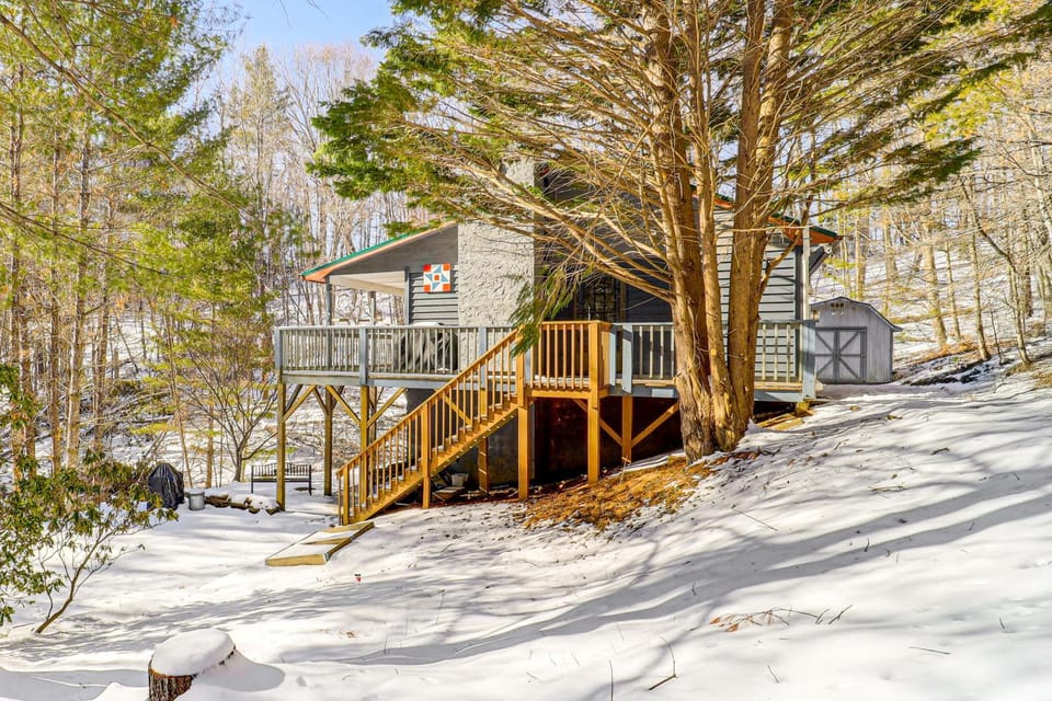 Boone Hideaway w/ Deck, Grill & Hot Tub! House in Watauga