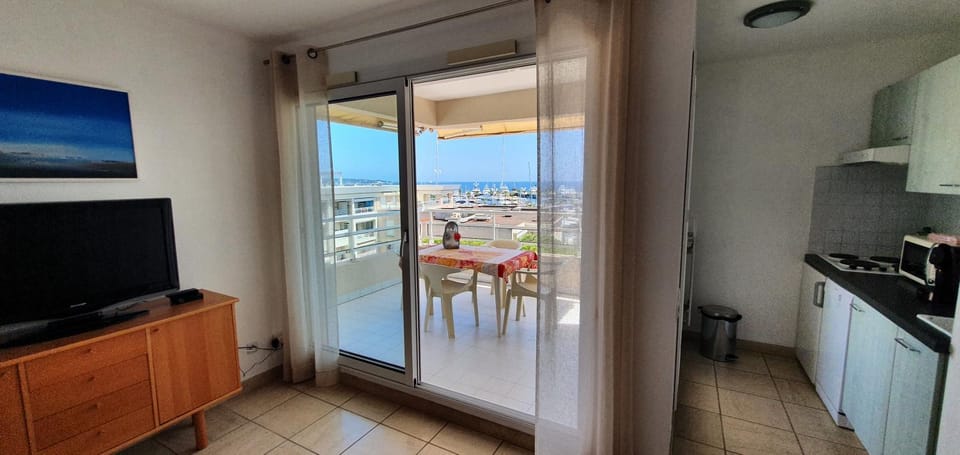 View (from property/room), Balcony/Terrace, Dining area