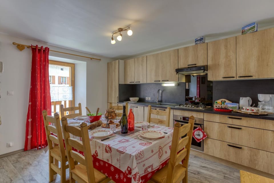 Kitchen or kitchenette, Other, Dining area