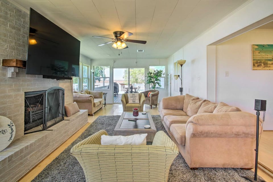 Waterfront Onalaska Retreat w/ Private Dock! House in Lake Livingston