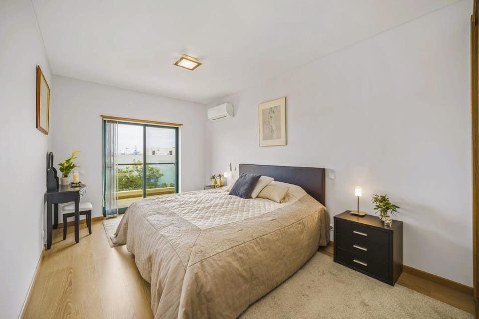 Bed, Photo of the whole room, Bedroom, air conditioner