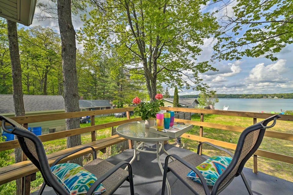 'Northern Nights Beachfront Cottage' in Kalkaska House in Michigan