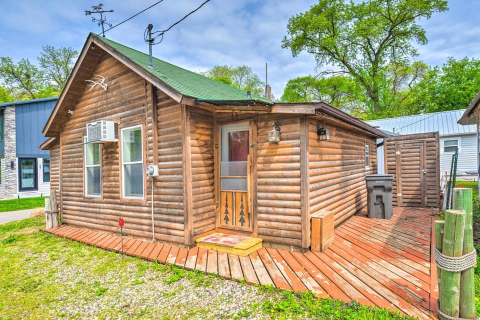 Historic Cabin Retreat: Steps to Okoboji Lake Cabin in Arnolds Park