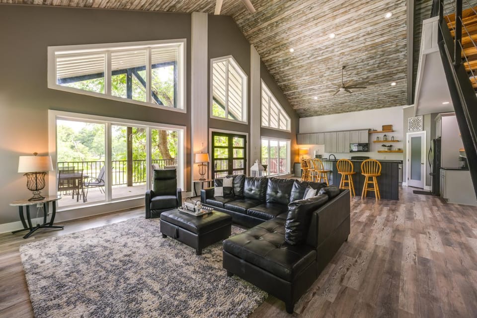 Outdoor Entertainment Space: Home in McQueeney House in McQueeney