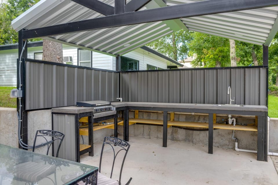 Outdoor Entertainment Space: Home in McQueeney House in McQueeney