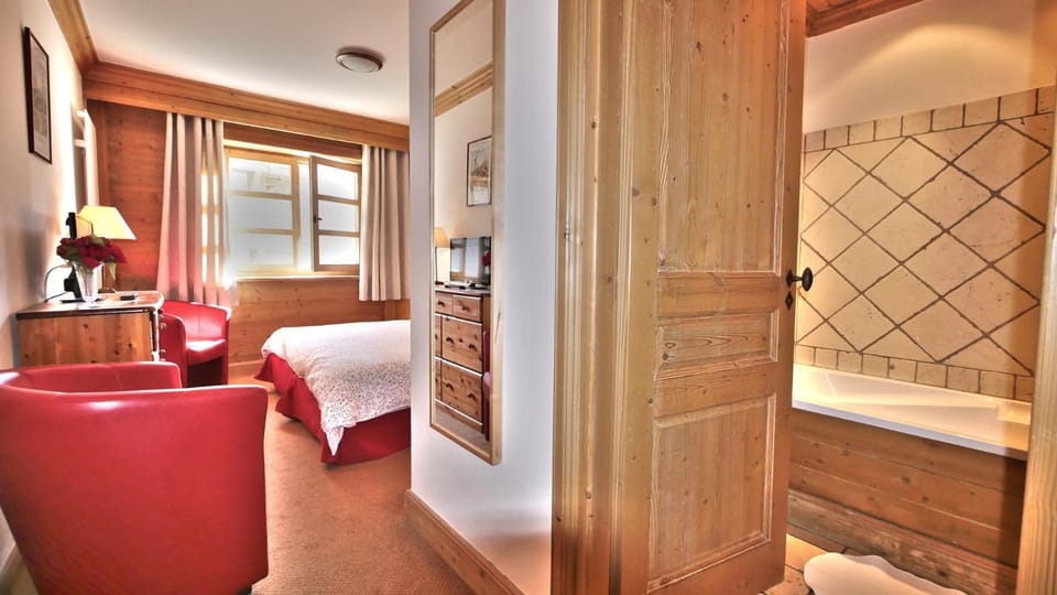 Bathroom, Photo of the whole room, Bedroom