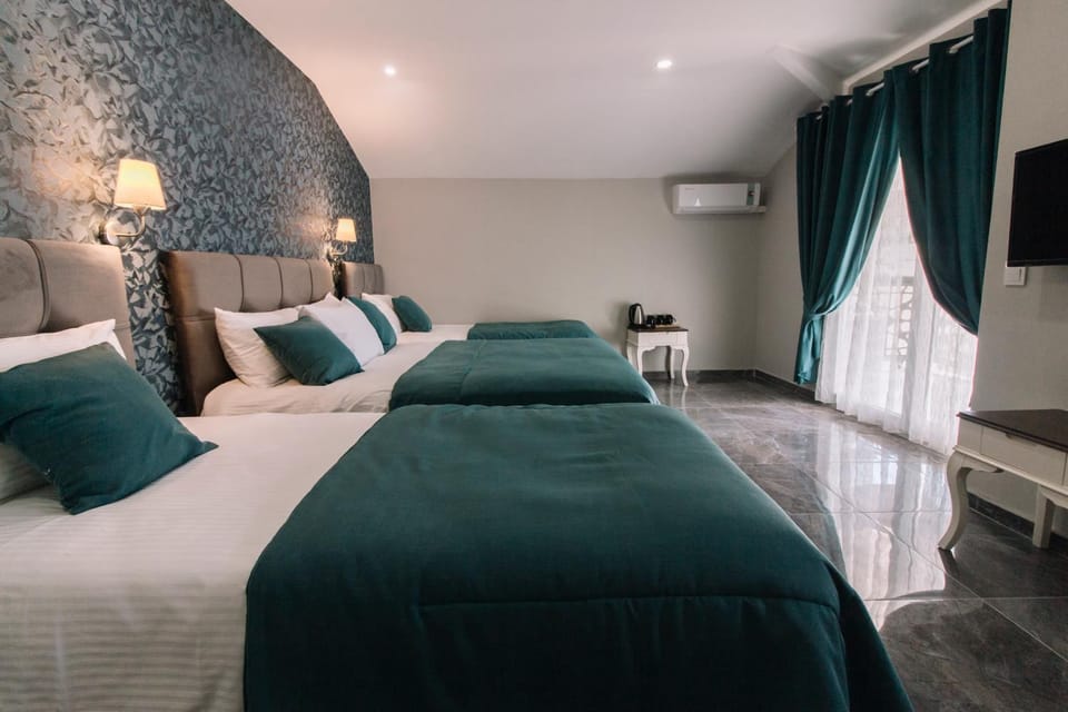Bed, TV and multimedia, Bedroom, air conditioner