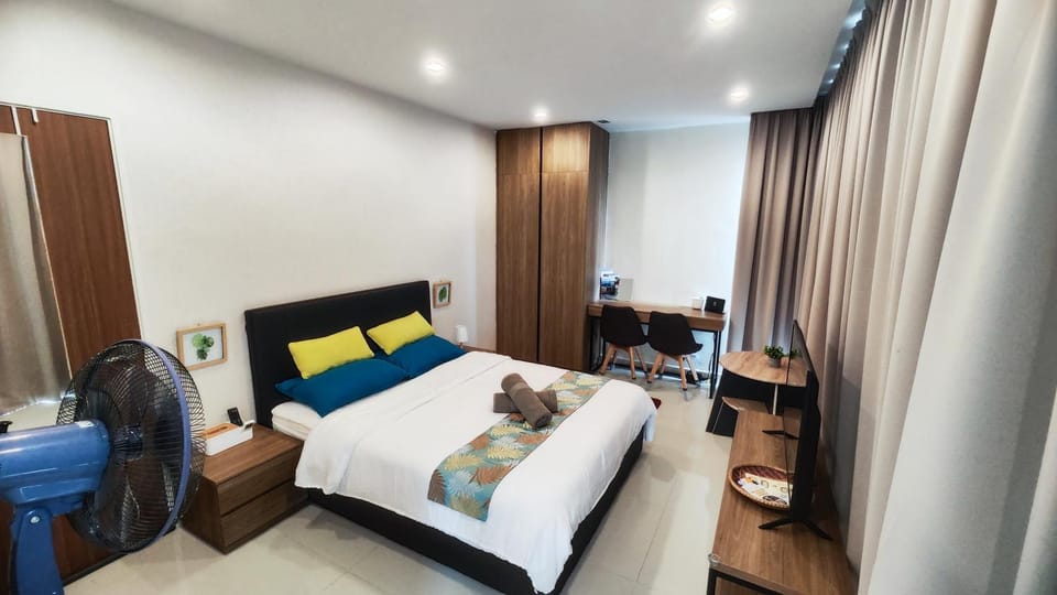 Bed, Photo of the whole room, Bedroom, towels, wardrobe