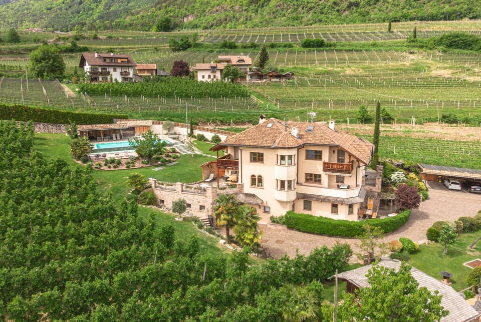 Property building, Garden, Swimming pool