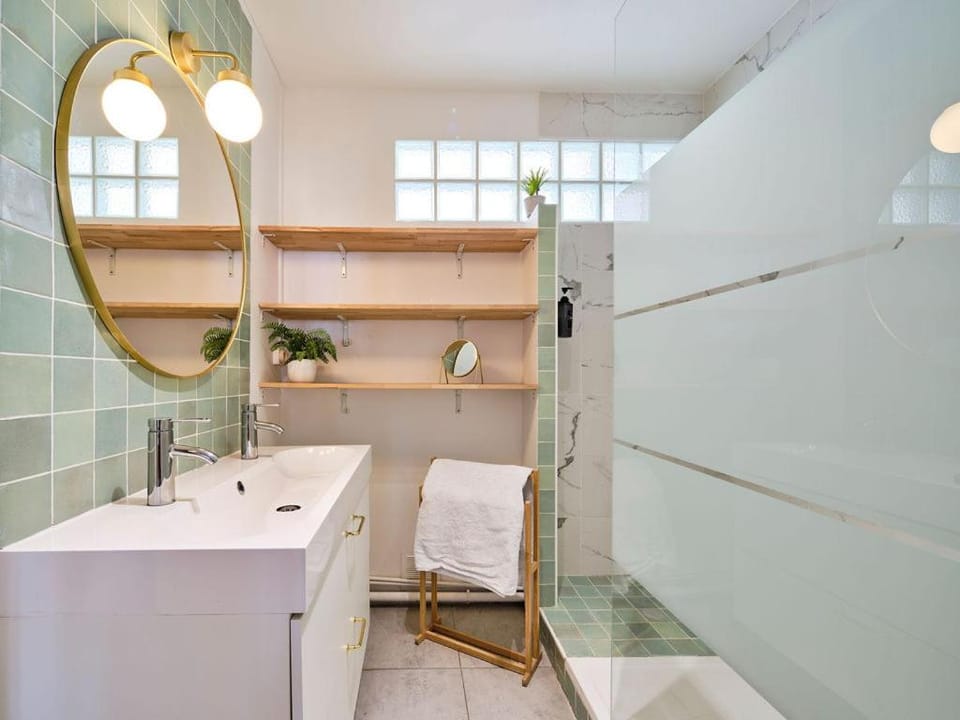 Shower, Bathroom, towels