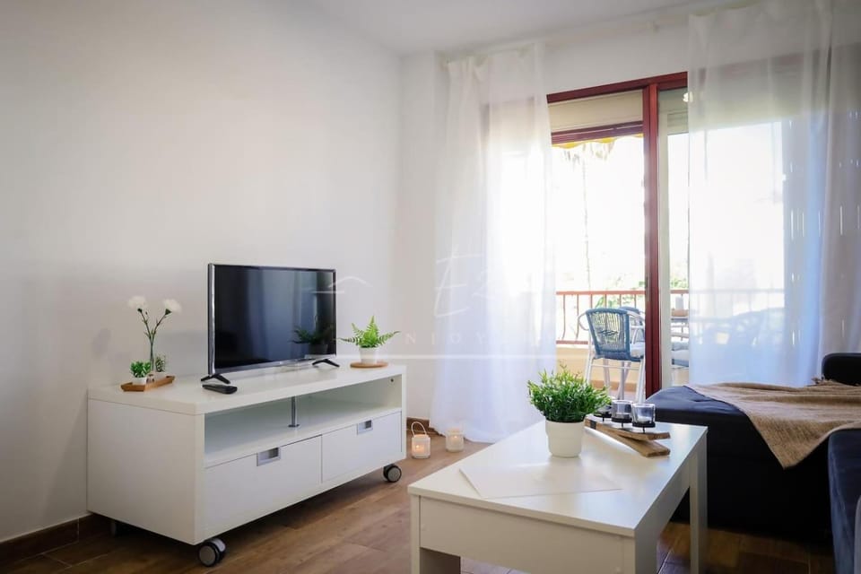 Communal lounge/ TV room, Dining area