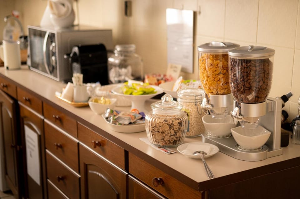 Continental breakfast, Buffet breakfast