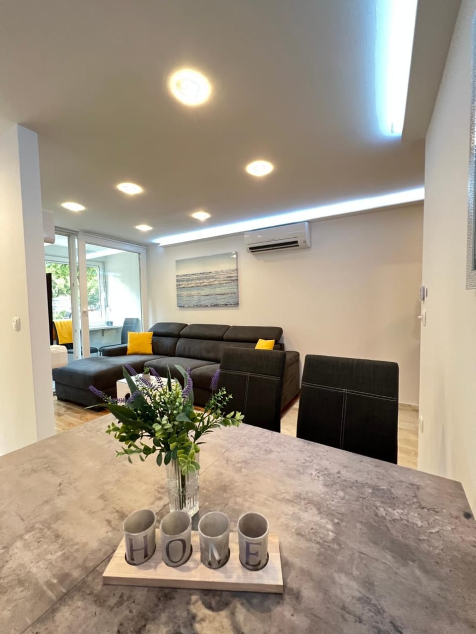 Living room, Dining area