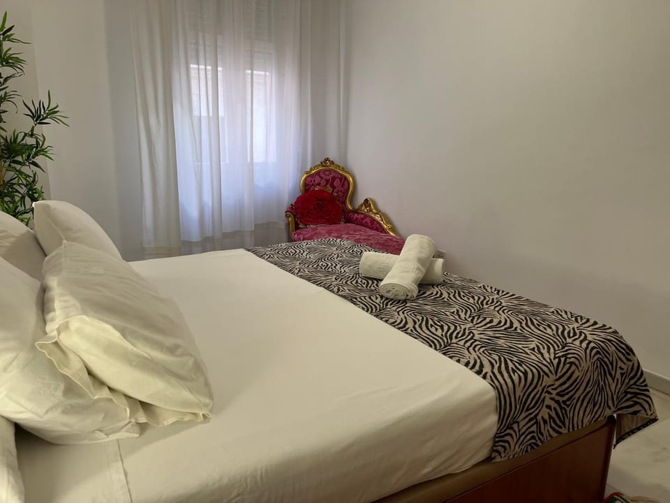 VERY NICE APARTAMENT. CITY CENTER. PRIVATE PARKING Apartment in Seville