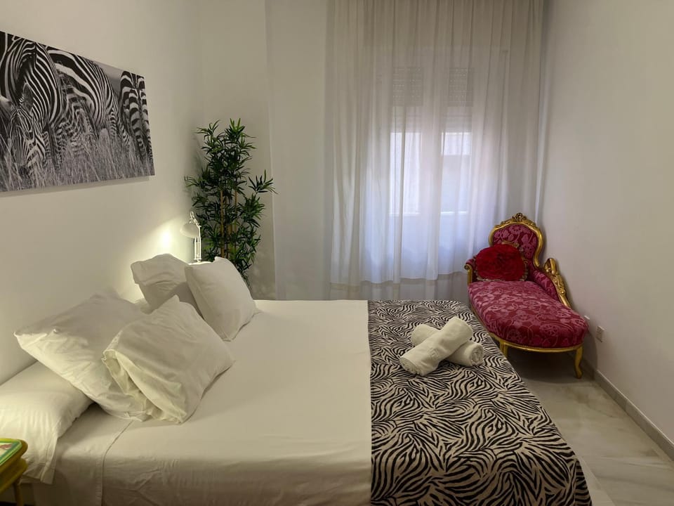 VERY NICE APARTAMENT. CITY CENTER. PRIVATE PARKING Apartment in Seville