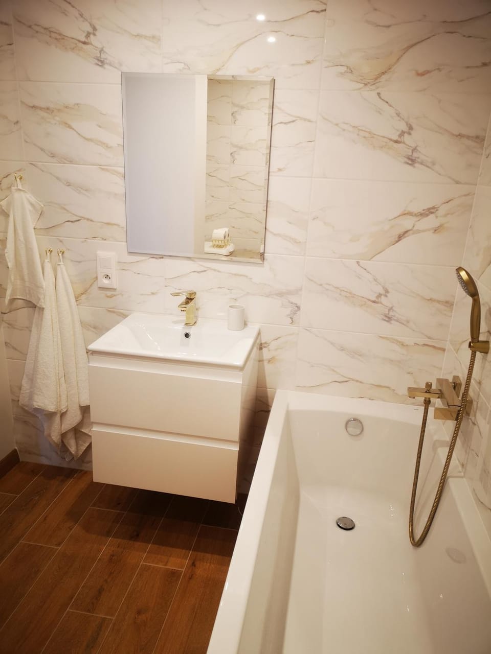 Bathroom, Bath, towels