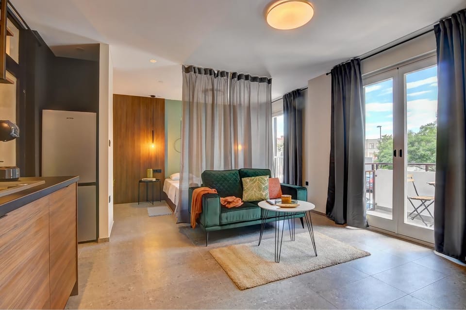Bed, Kitchen or kitchenette, Living room
