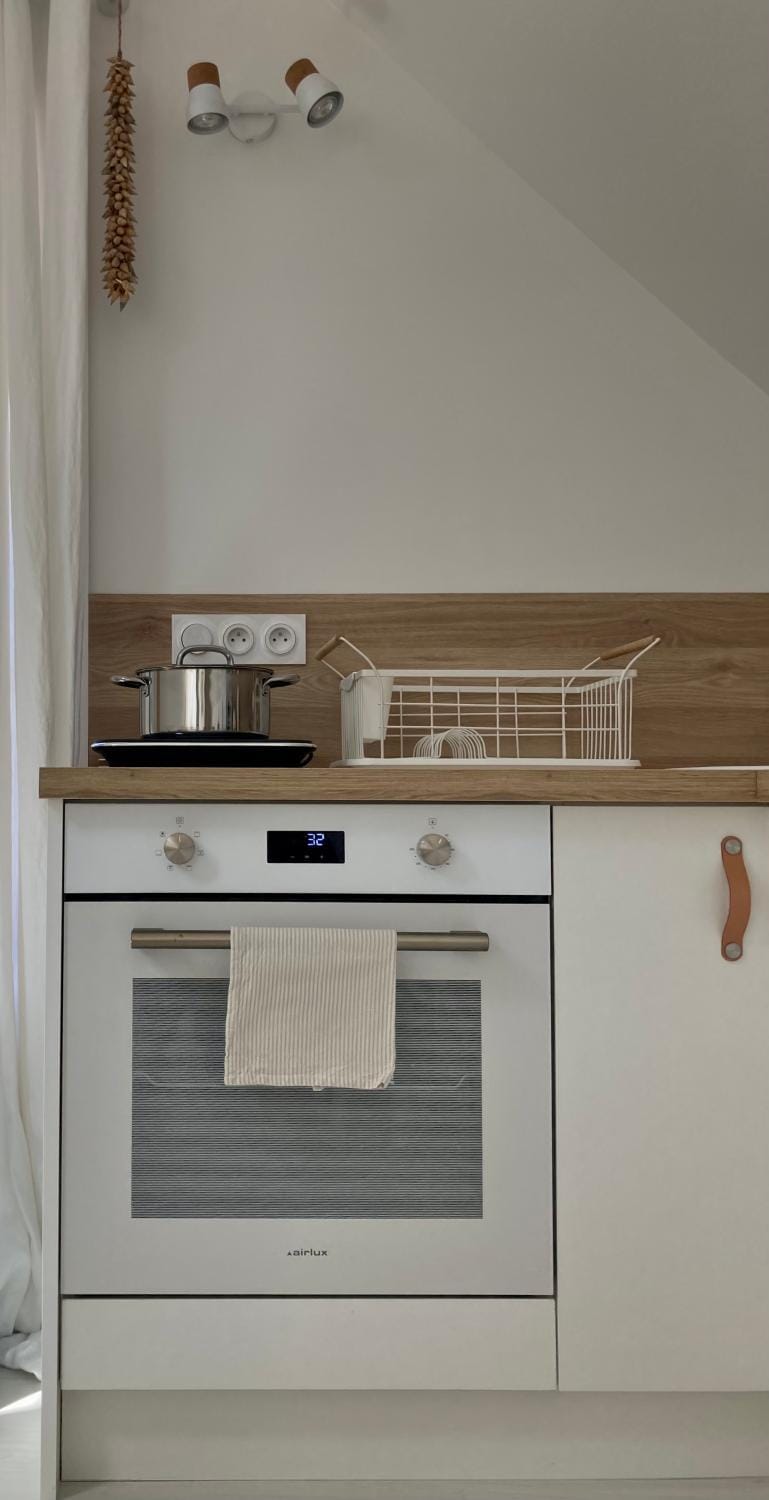 Kitchen or kitchenette, pet friendly, stove