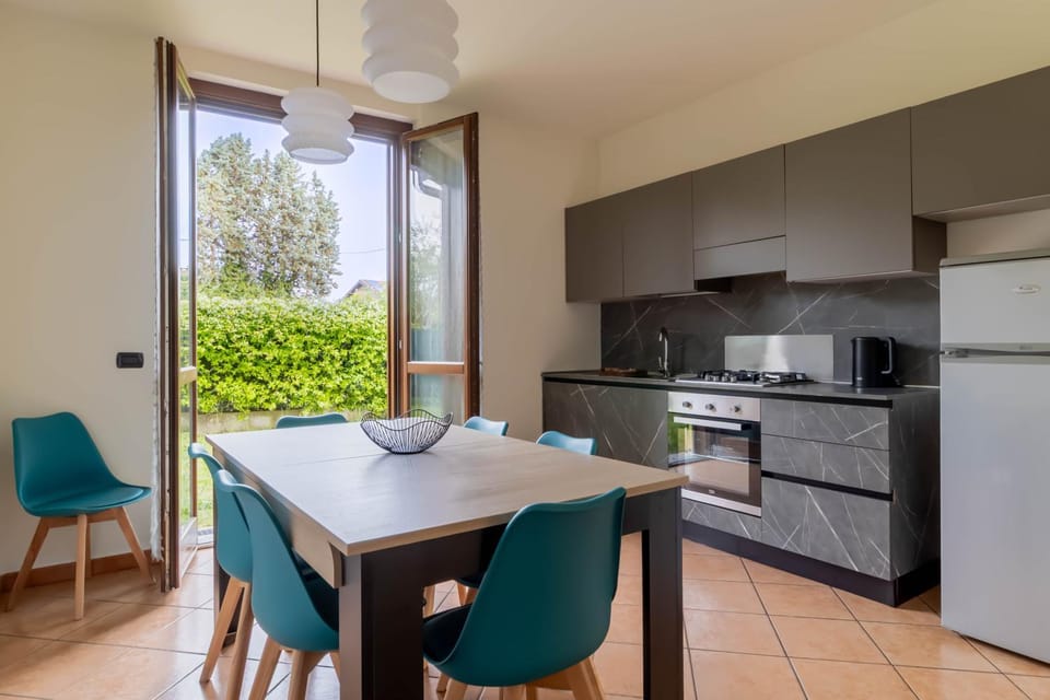 Food close-up, Food and drinks, Dining area, Garden view, Meals, Lunch, Family, furniture, heating, toaster