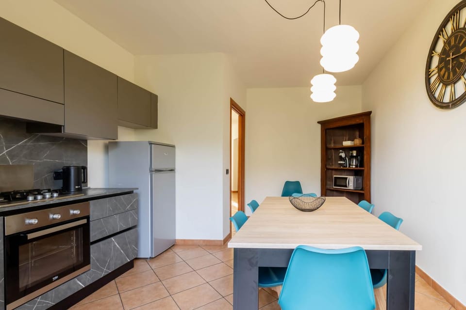 Dining area, oven, stove