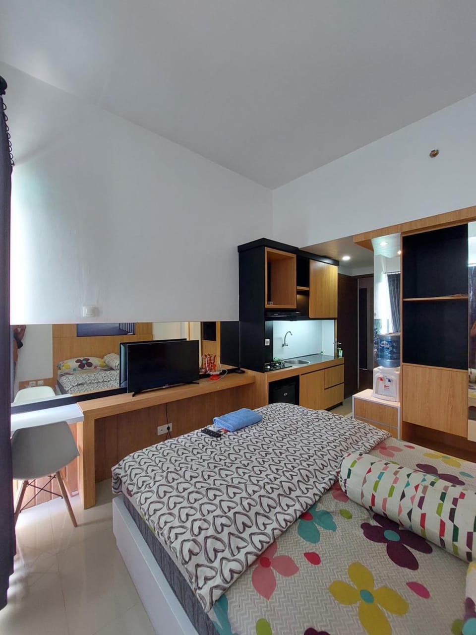 Photo of the whole room