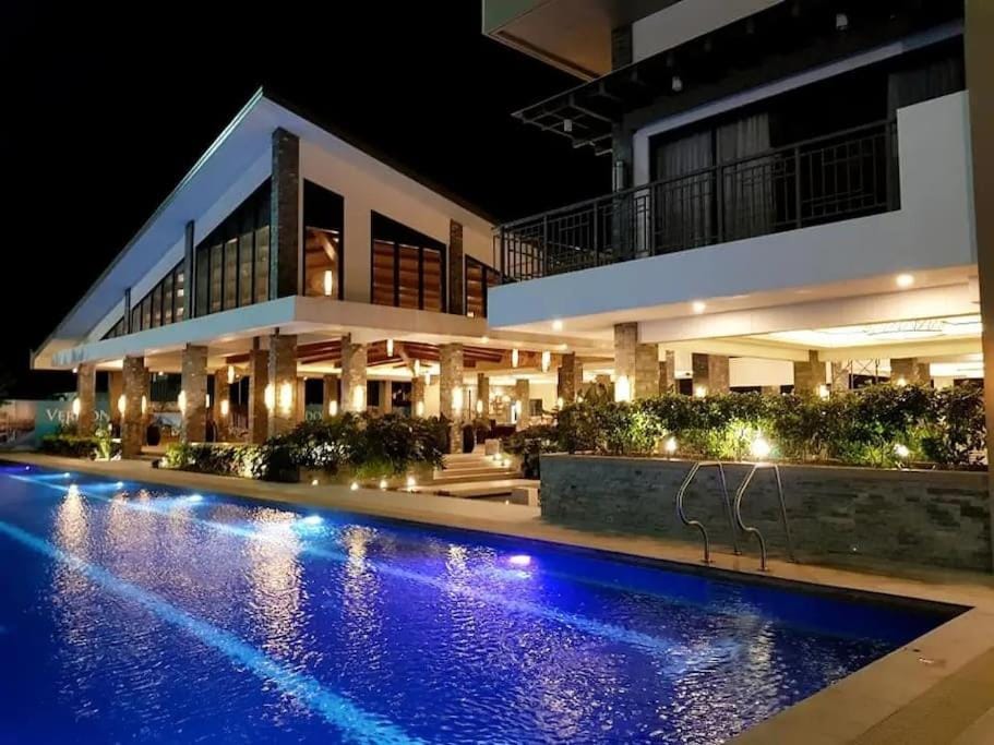 Night, Pool view