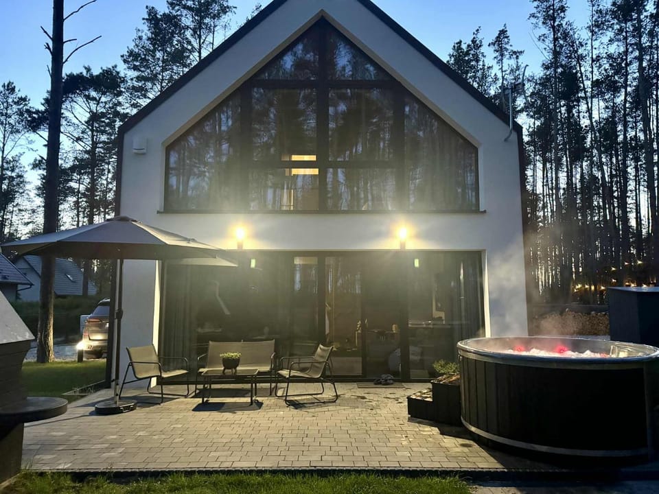 Property building, Spring, Night