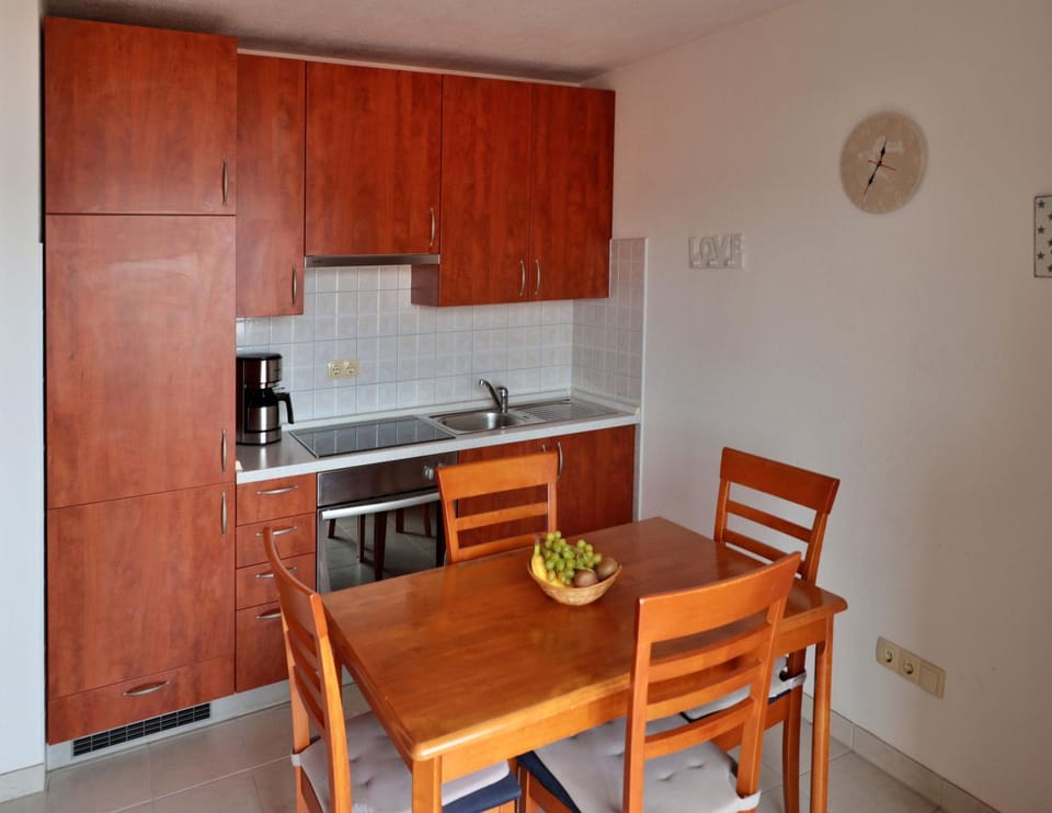 Apartment Carole Apartment in Okrug Gornji