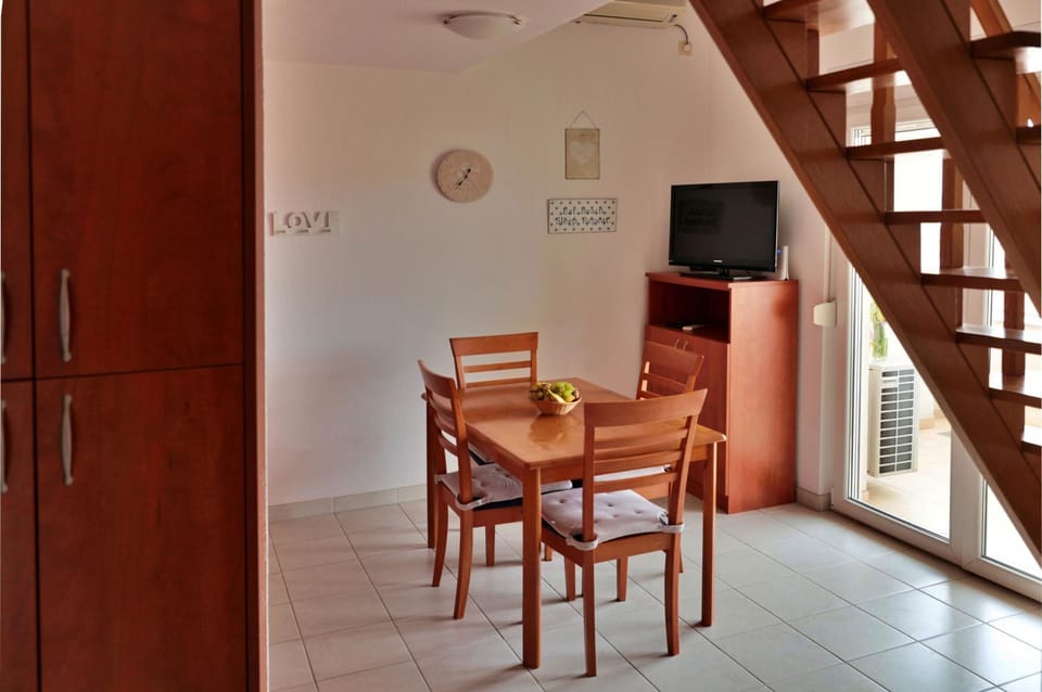 Apartment Carole Apartment in Okrug Gornji