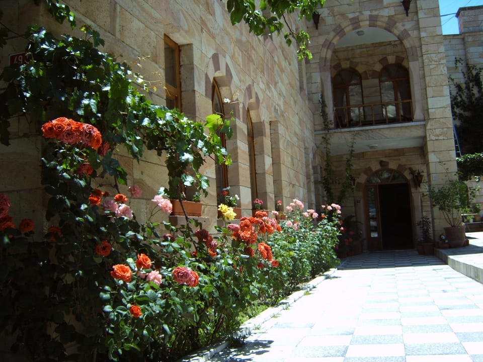 Facade/entrance, Natural landscape, Decorative detail