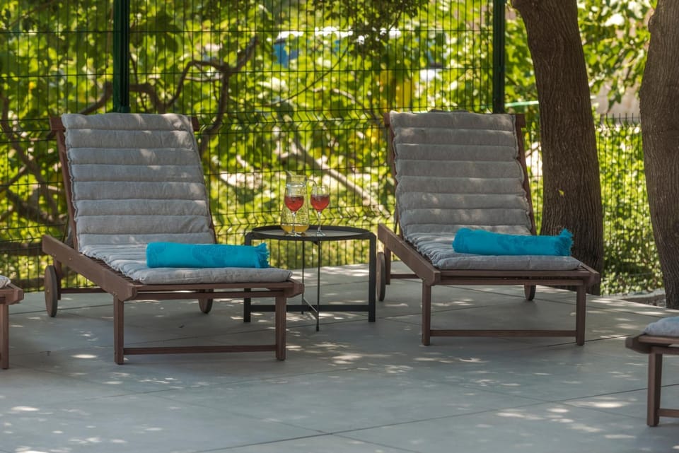 Patio, Seating area