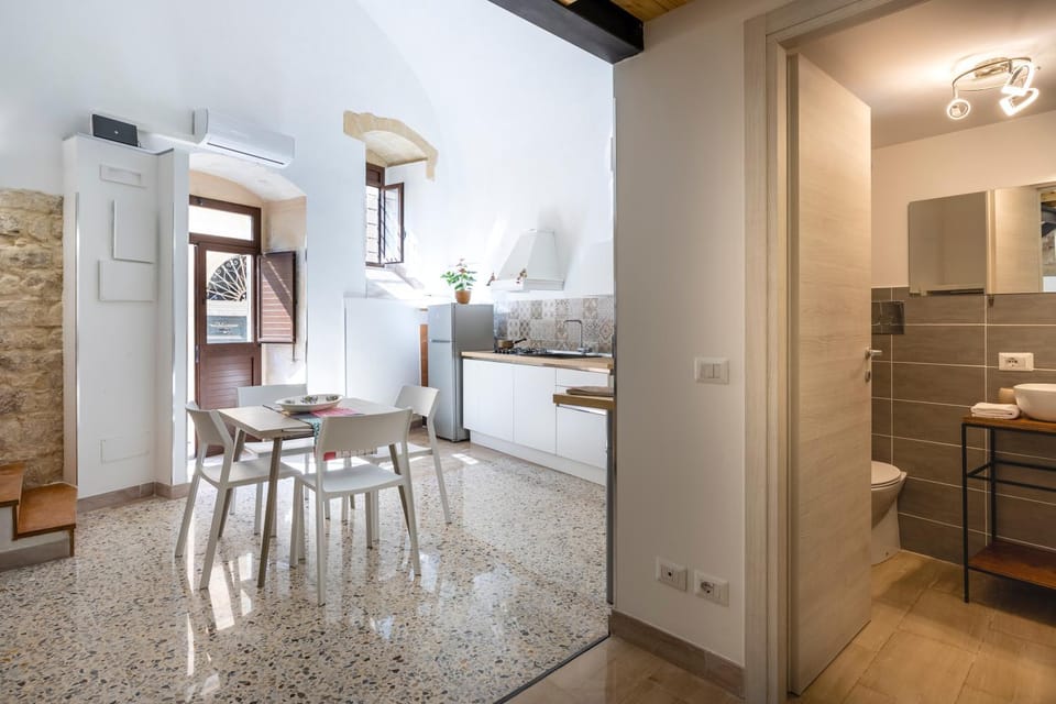 Living room, Seating area, Dining area, Communal kitchen