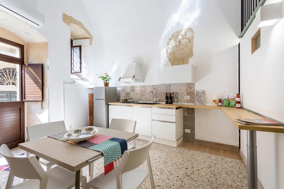 Dining area, Communal kitchen