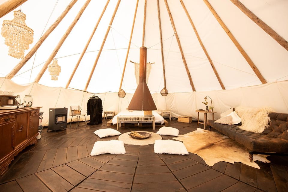 Slapen tussen de schapen in de Tante Tipi Luxury tent in Gelderland, Netherlands