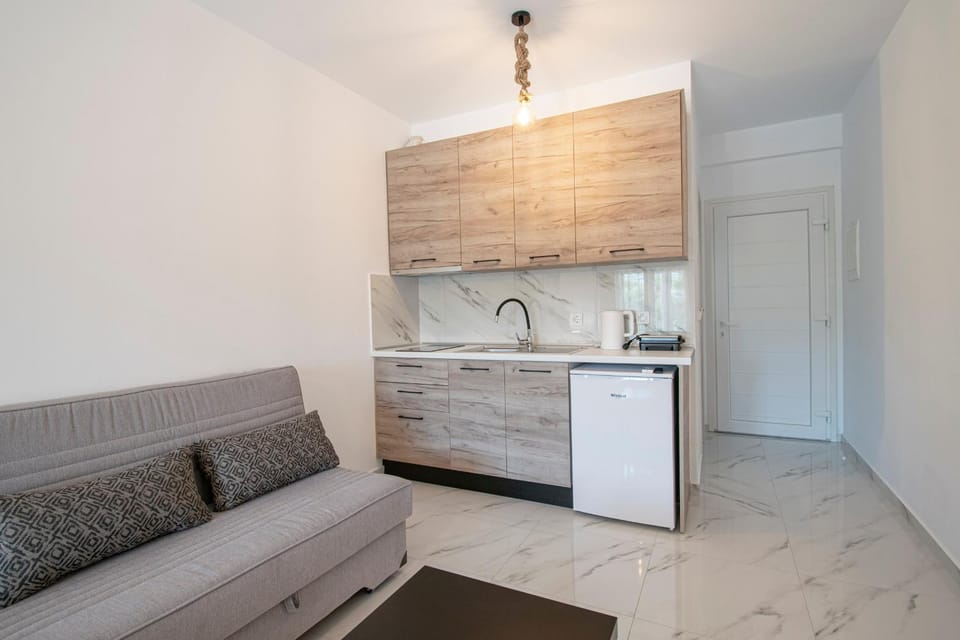 Kitchen or kitchenette, Living room, Seating area, stove