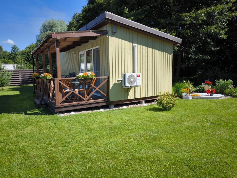 Poilsio namelis po juodalksniais (Nemirseta) House in Palanga