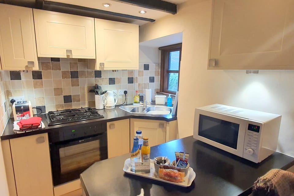 Kitchen or kitchenette, kitchen