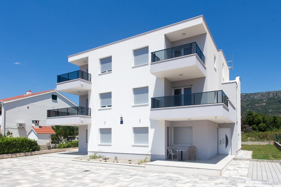 Property building, Facade/entrance