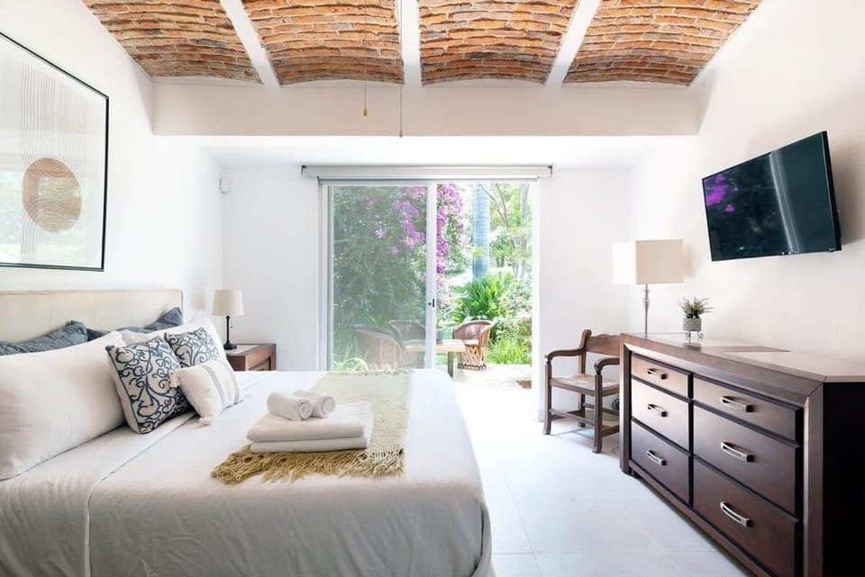 Welcome to Villa Cristy 3-BR 3 5-WC in the La Floresta area Villa in Ajijic