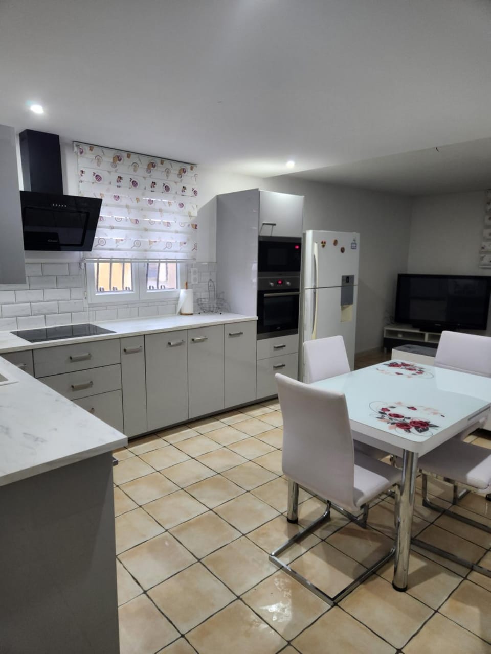 Kitchen or kitchenette, Dining area, dishwasher, oven