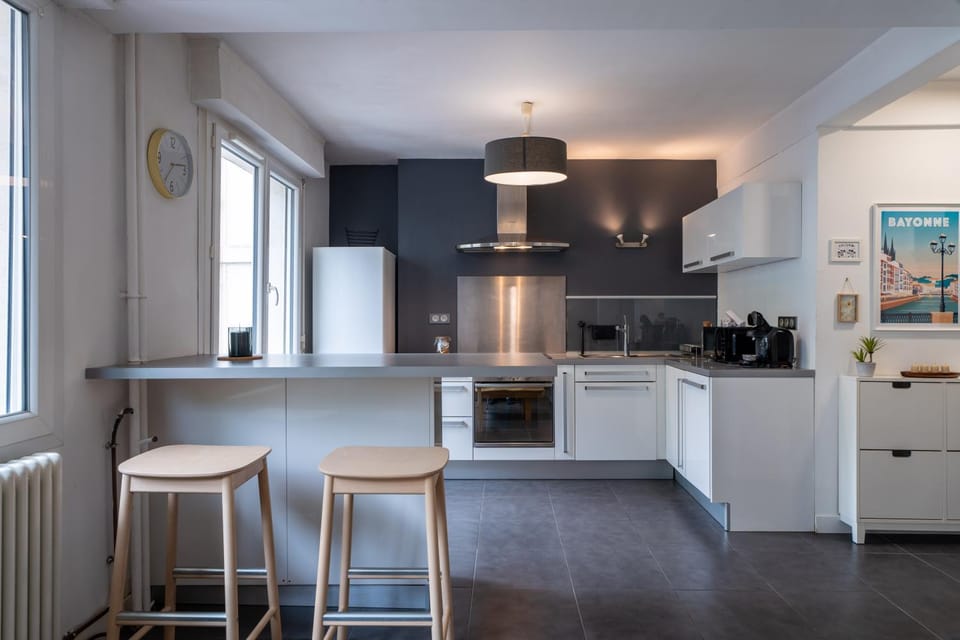 Kitchen or kitchenette, Dining area, dishwasher, minibar, pet friendly, stove